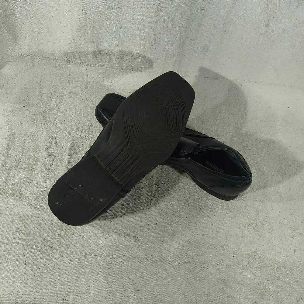 Steve Madden sleek stylish